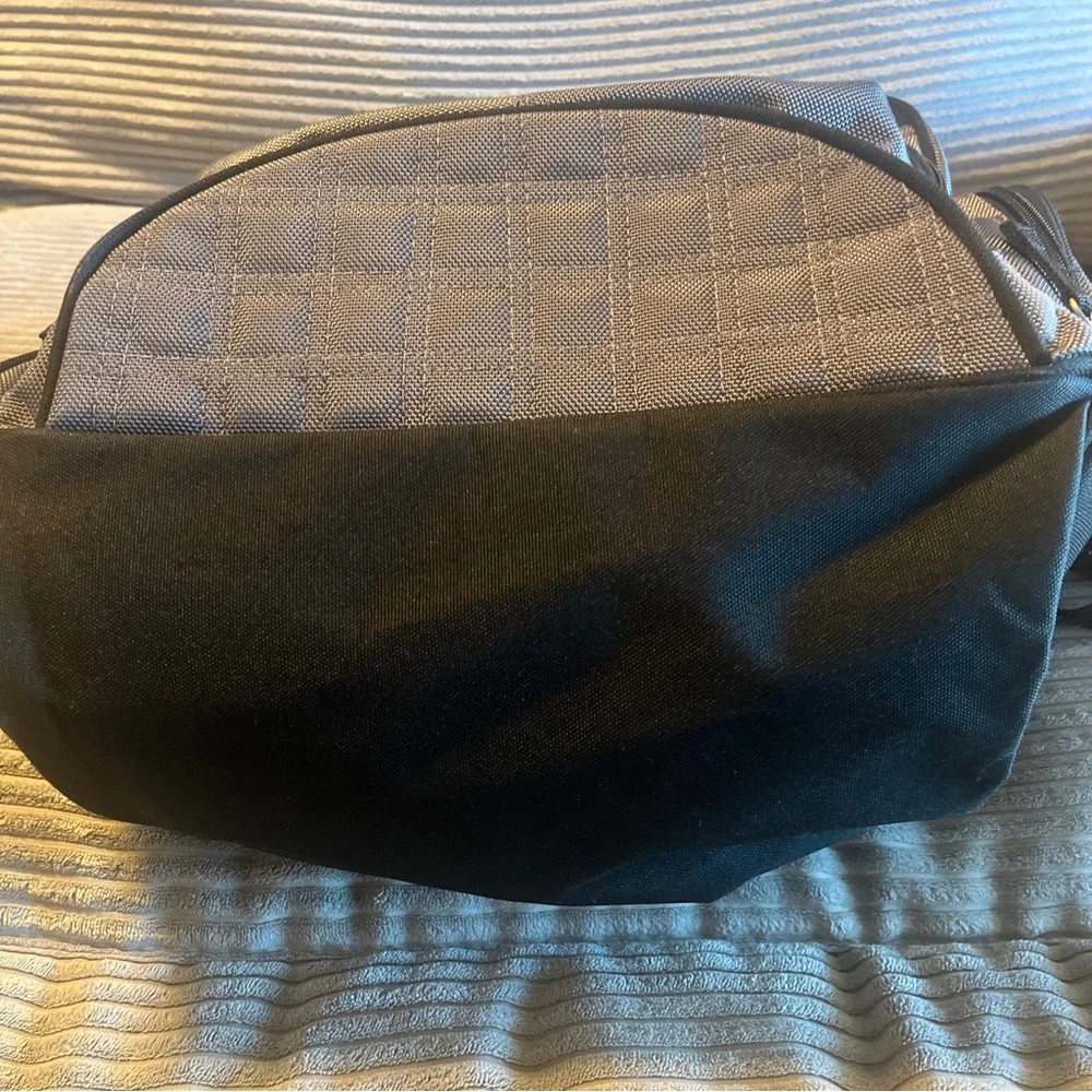 OGIO Metro Backpack  Excellent Gray Black - Picture 5 of 12